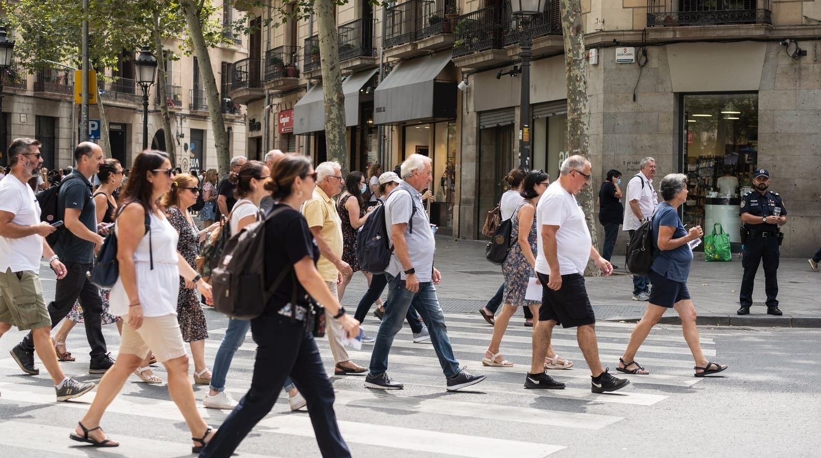 Barcelona safety and scams: an honest guide for visitors — Practical safety advice for Barcelona: where petty theft concentrates, which sca