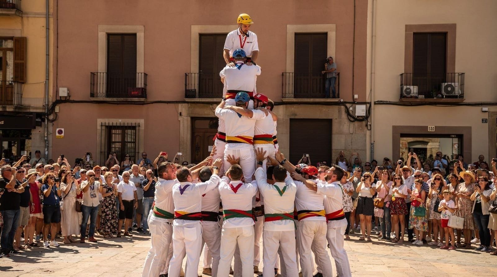 Castellers: how to see human towers in Barcelona — Castellers build human towers 7–10 floors tall at Catalan festivals. Where to se