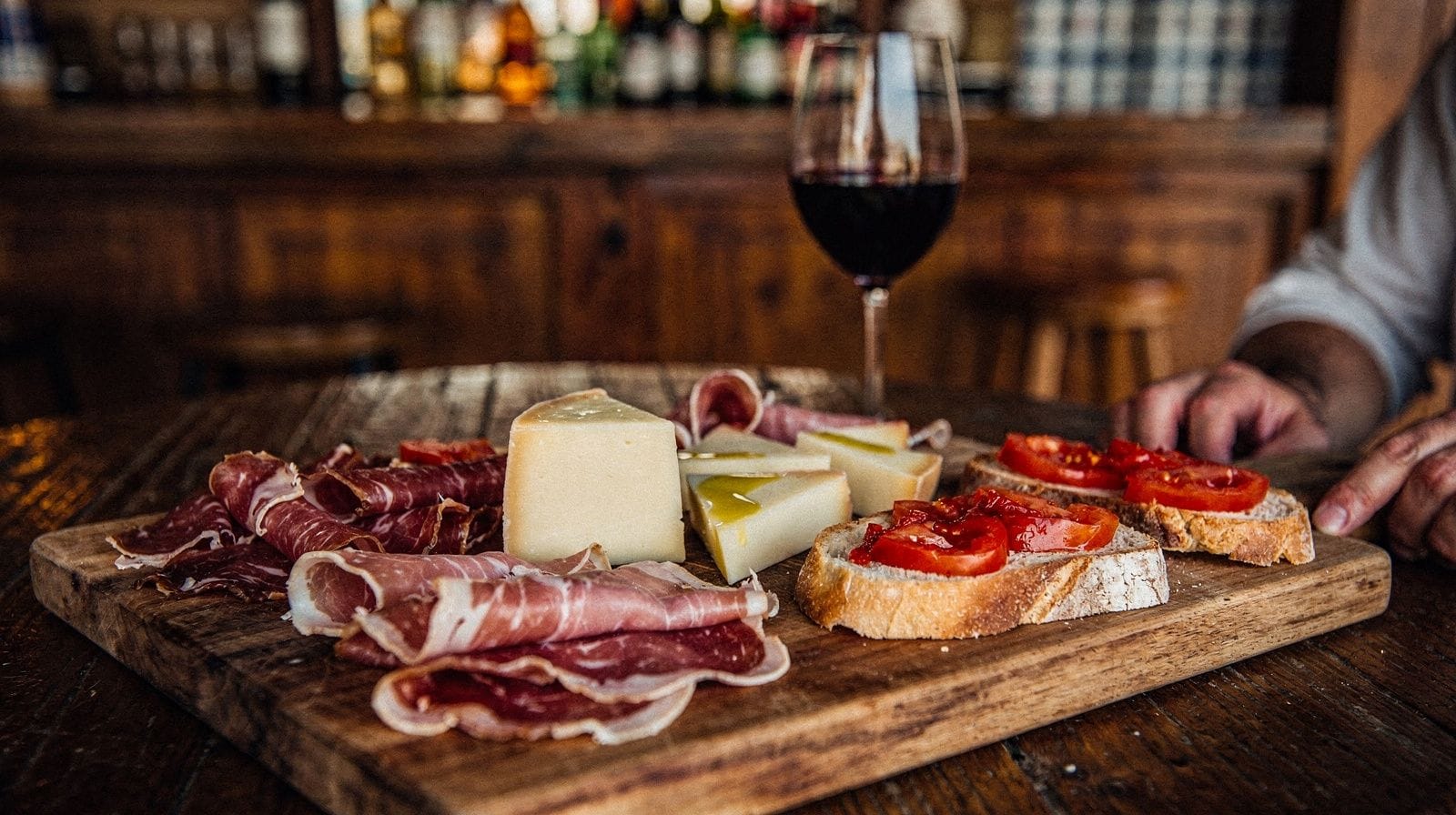 Barcelona: sunset sailing tour with tapas and open bar