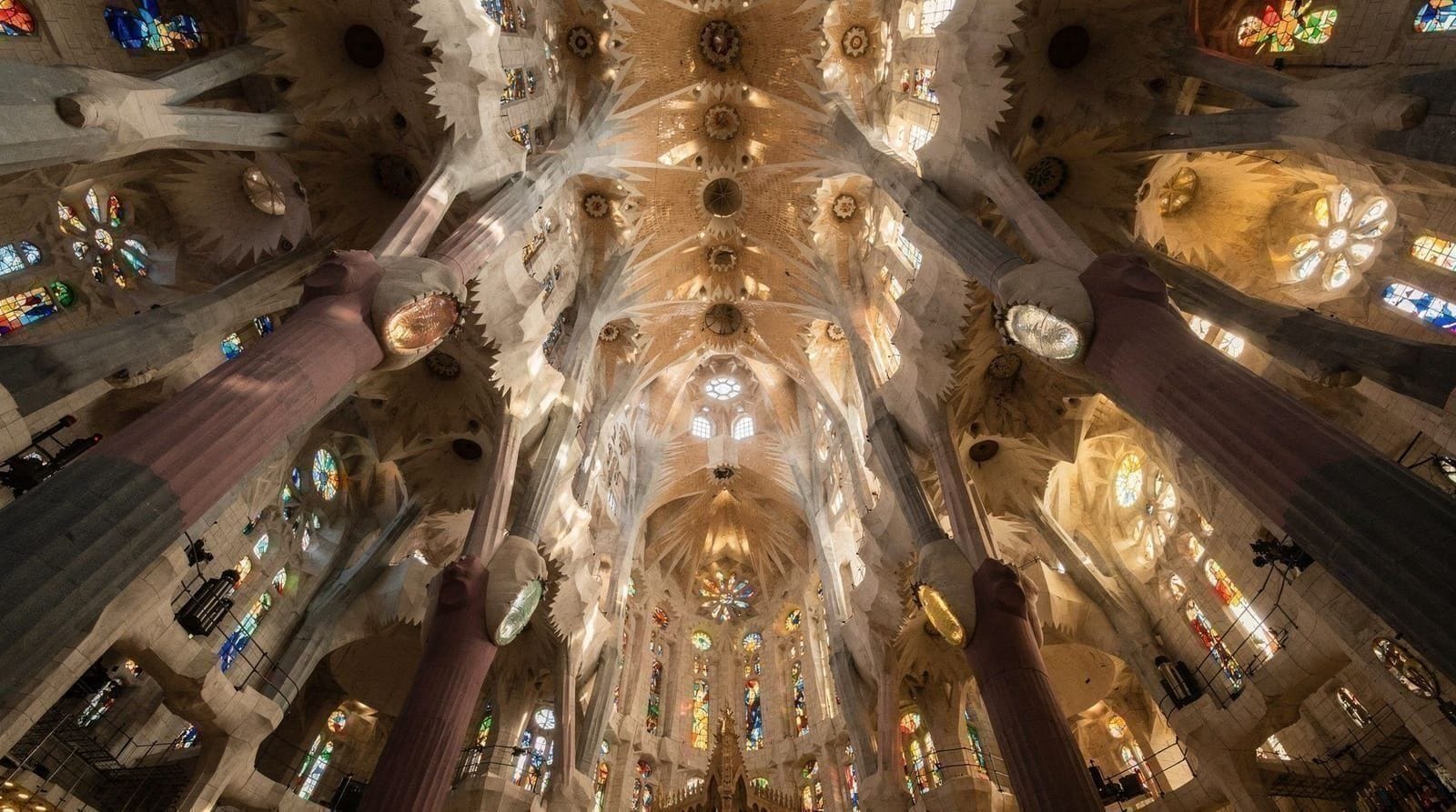 Sagrada Família guided tour: is it worth it? — Honest review of the Sagrada Família guided tour with entry ticket. Real prices,